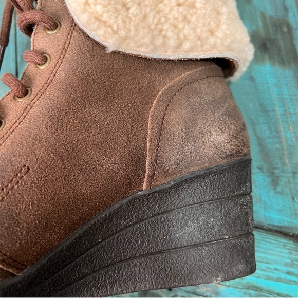 UGG Zea Chocolate Brown Wedge Ankle Shearling Boots Size 7 - Picture 9 of 16